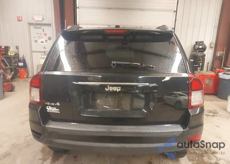 2017 Jeep Compass Sport 4X4 z USA, uszkodzony, nr VIN 1C4NJDBB7HD107043